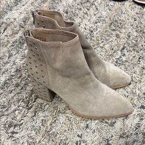 Steve Madden Jillian-S Gray Studded Ankle Booties sz 6.5